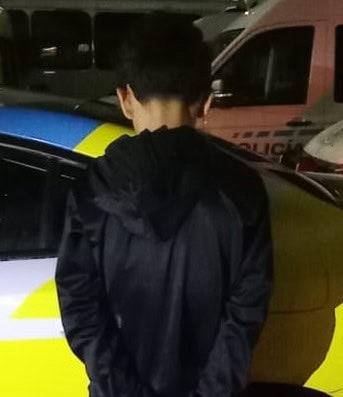 Cae menor por asaltar a pareja de jóvenes en Monterrey
