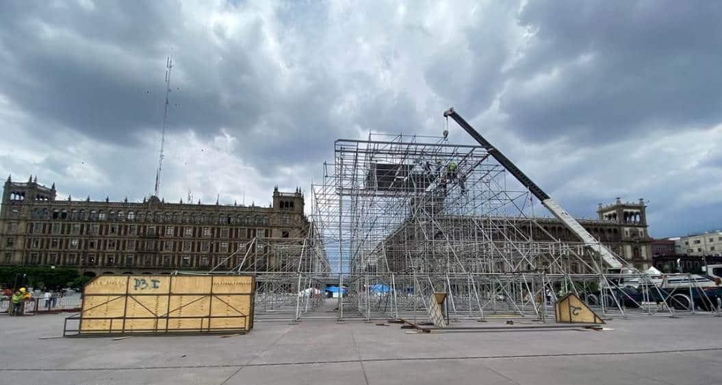 Réplica de la Pirámide de Kukulkán se erige en el Zócalo capitalino