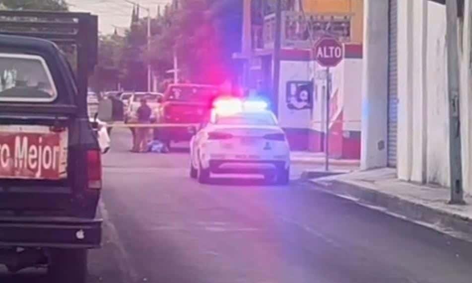 Encuentran a hombre sin vida frente a un bar en San Nicolás