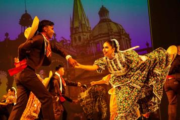 ¡Que comience el Mitote!