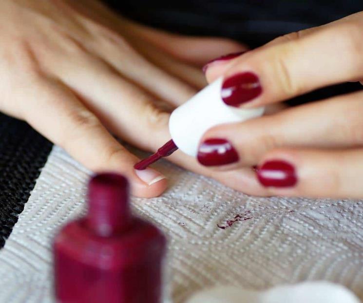 Para qué sirve agregar vinagre al esmalte de uñas