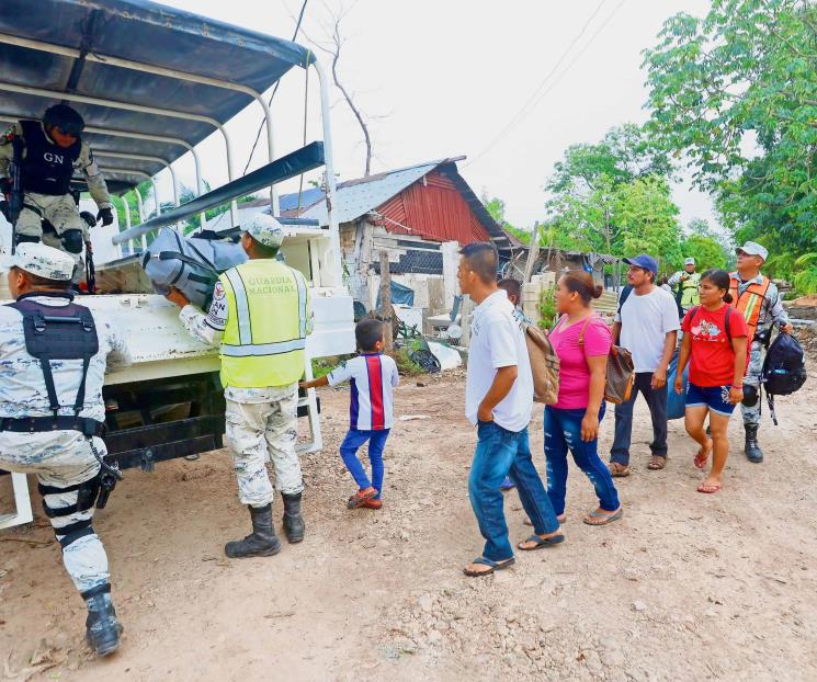 Apoya Sedena, Marina y GN a población tras paso de ‘Beryl’