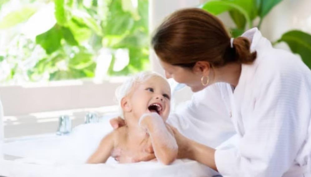 Descubre a qué jabones para bebé Profeco les pone estrella