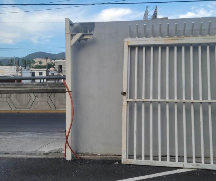 Muere guardia de seguridad tras caerle portón al sur de Monterrey