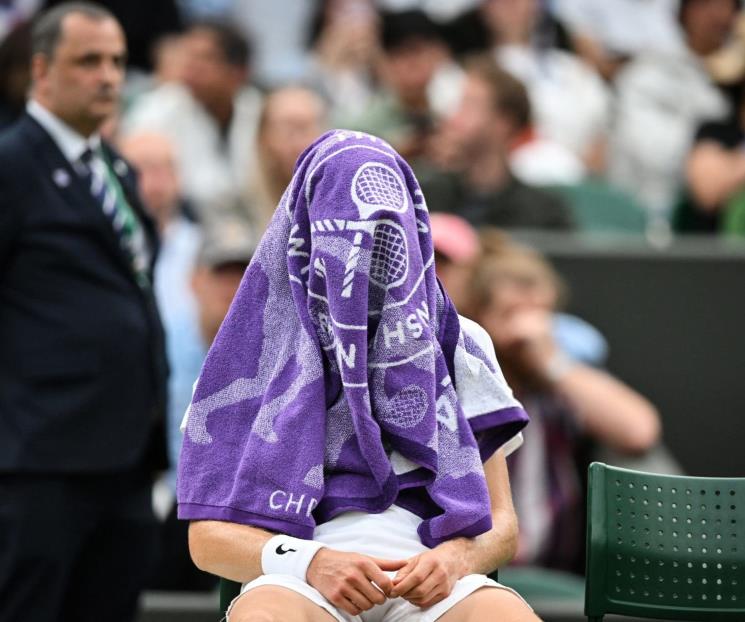 Avanza Sinner a cuartos de final en Wimbledon