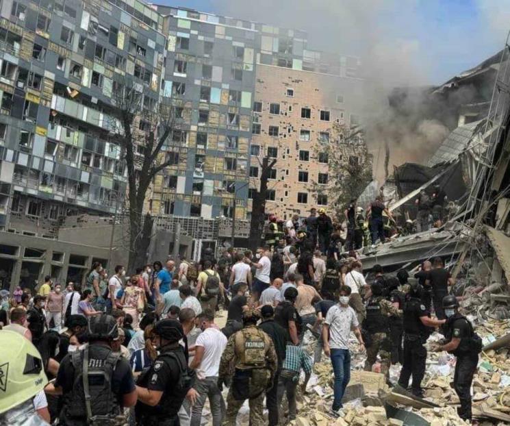 Ataque ruso contra hospital infantil deja decenas de muertos en Kiev