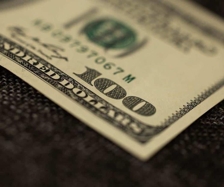 Precio del dólar abre la semana en 18.04 pesos al mayoreo