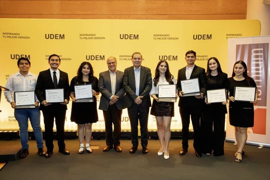 Reconocen a estudiantes de Ingeniería por su excelencia académica