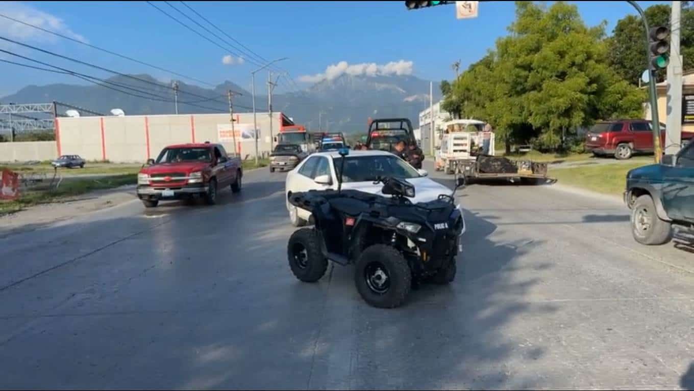 Un oficial de la Secretaria de Seguridad Pública de Allende, terminó con diversas lesiones al ser impactado su cuatrimoto en un crucero vial de dicha localidad.