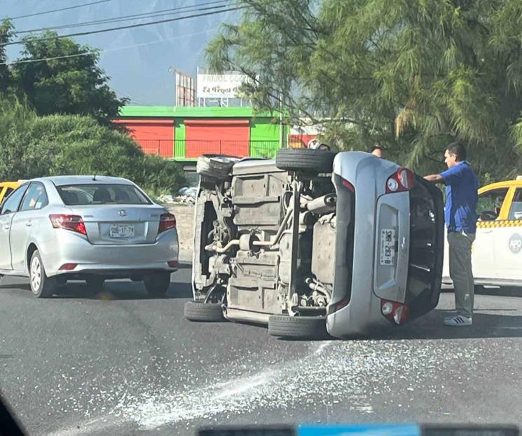 Vuelca y resulta lesionado