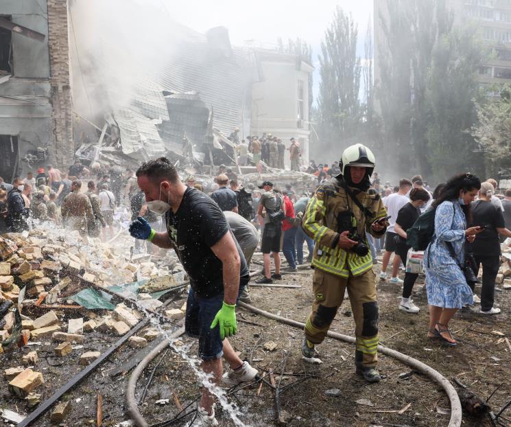 Mueren 43 en ataque ruso a Ucrania, acusa Zelensky Mueren 43 en ataque ruso a Ucrania, acusa Zelensky