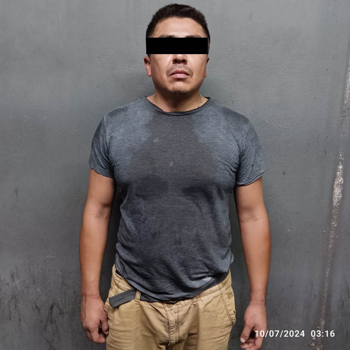 Después de amagar con un arma larga a un comerciante y amenazarlo de muerte, el presunto responsable fue detenido por elementos de la Guardia de Proximidad de Apodaca, la madrugada de ayer en la Colonia Pueblo Nuevo.