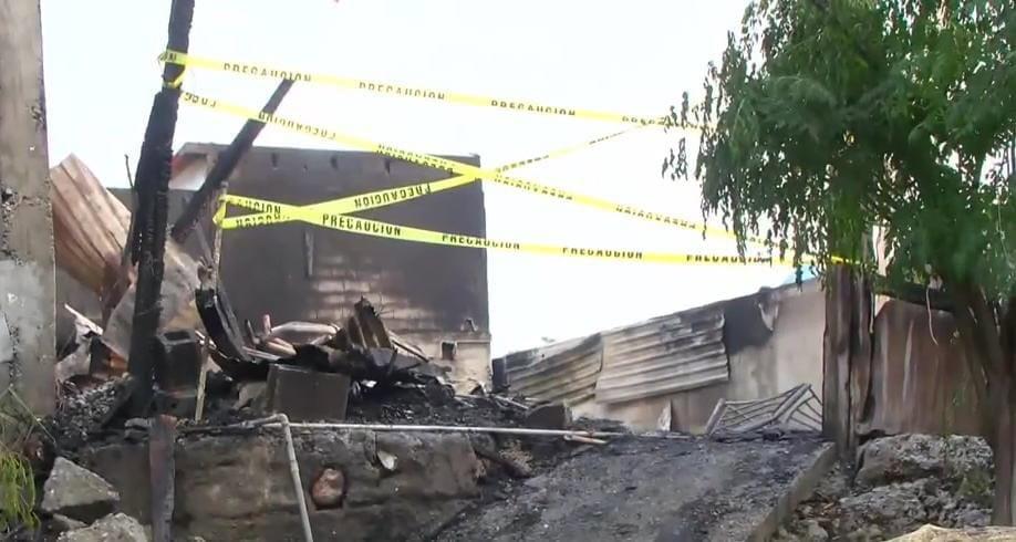 Acaba incendio con vivienda