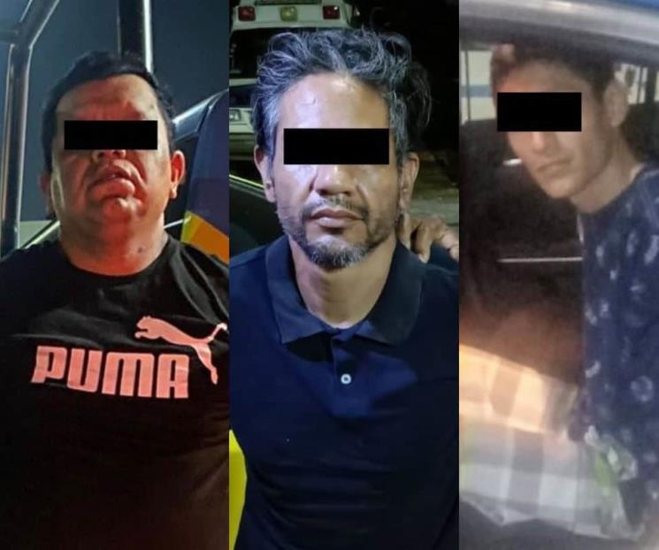 Detienen a 3 hombres con arma y drogas en Valle de Infonavit Detienen a 3 hombres con arma y drogas en Valle de Infonavit