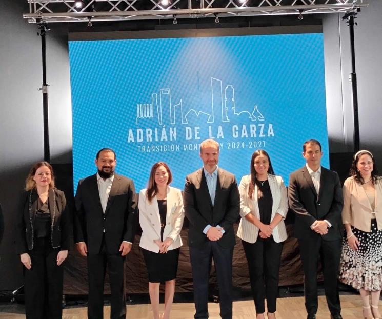 Presenta Adrián a su equipo para la transición regia