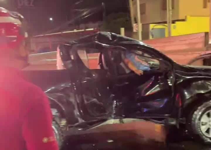 Fallece hombre al estrellar camioneta en Paseo de los Leones