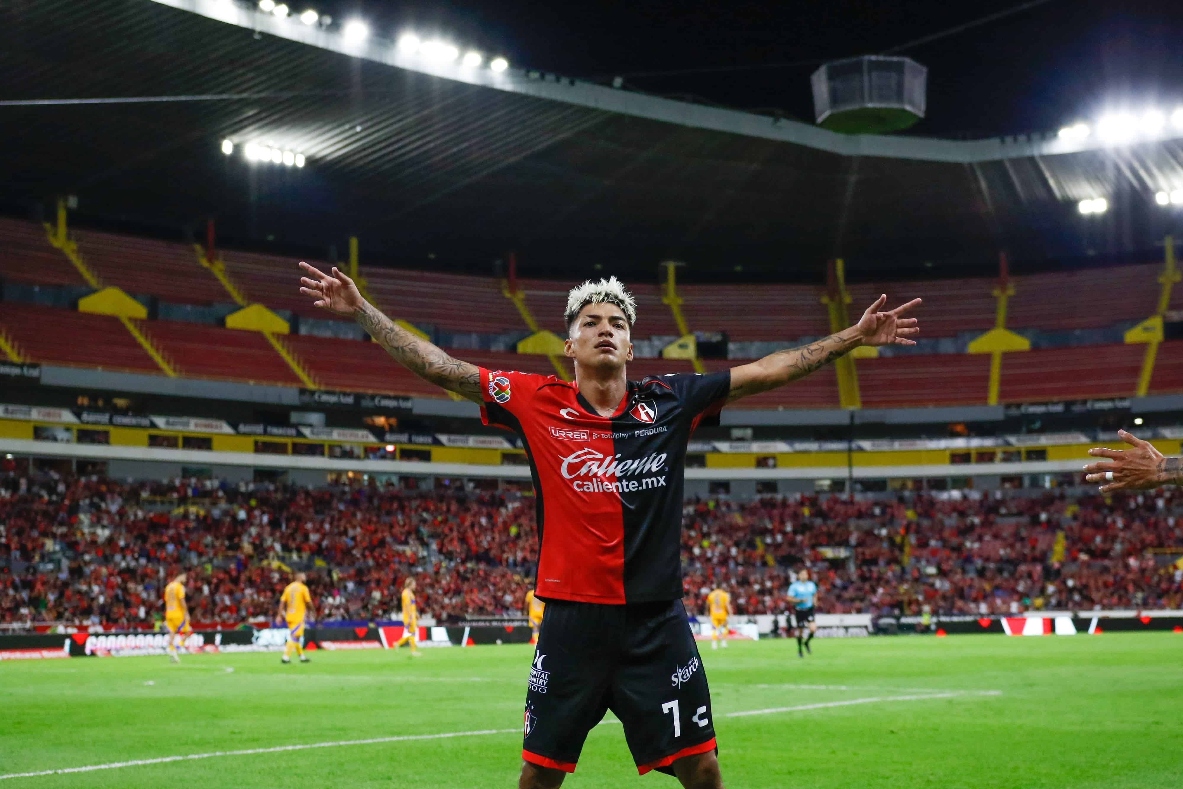 Raymundo Fulgencio abre el marcador.