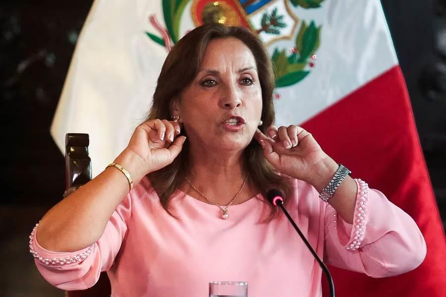 Le incautan relojes a Boluarte