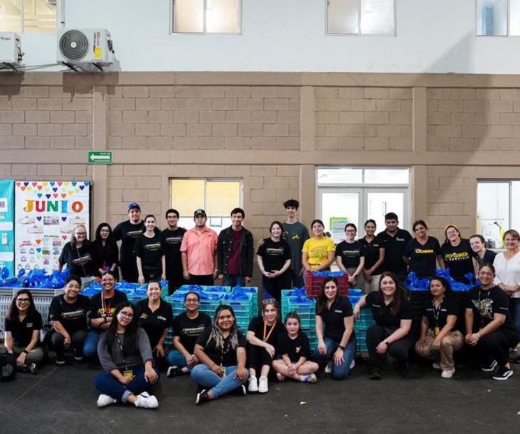 Entrega comunidad UDEM donativo para familias del sur de NL