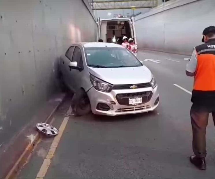 Conductora resulta lesionada tras accidente en Leones
