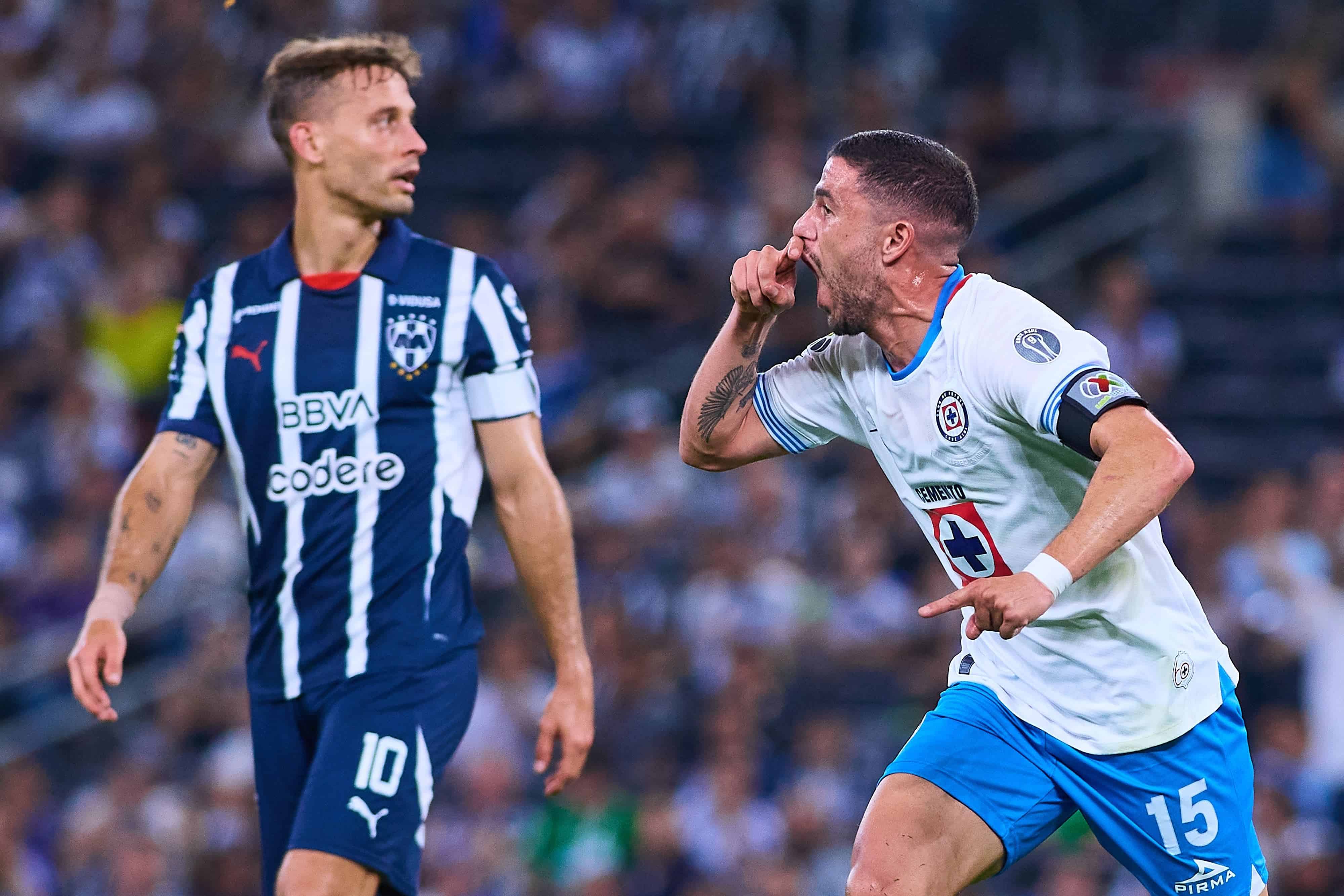 Juan Ignacio Rivero abre el marcador.