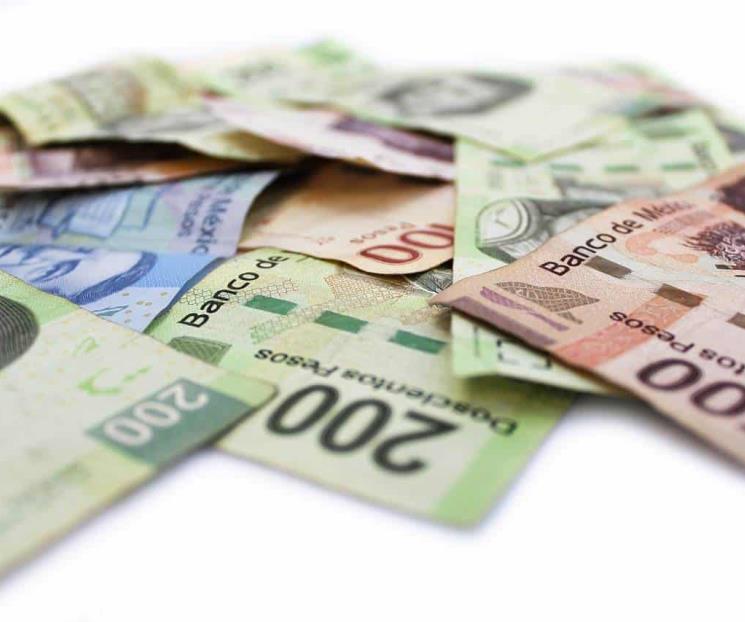 Superpeso se deprecia ante candidatura de Trump, cierra en 17.76