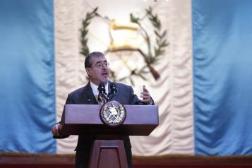 Difunde Ar&eacute;valo declaraci&oacute;n patrimonial a Guatemala