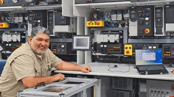 25 años inspirando: Profesor de Tec gana premio nacional