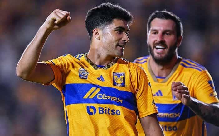 Iría Gignac con Ibañez en ataque de Tigres ante América Iría Gignac con Ibañez en ataque de Tigres ante América
