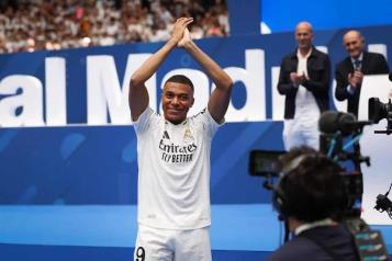 Real Madrid presenta a Kylian Mbapp&eacute; ante 85 mil personas