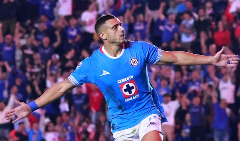 Cruz Azul golea a Xolos y siguen de líderes