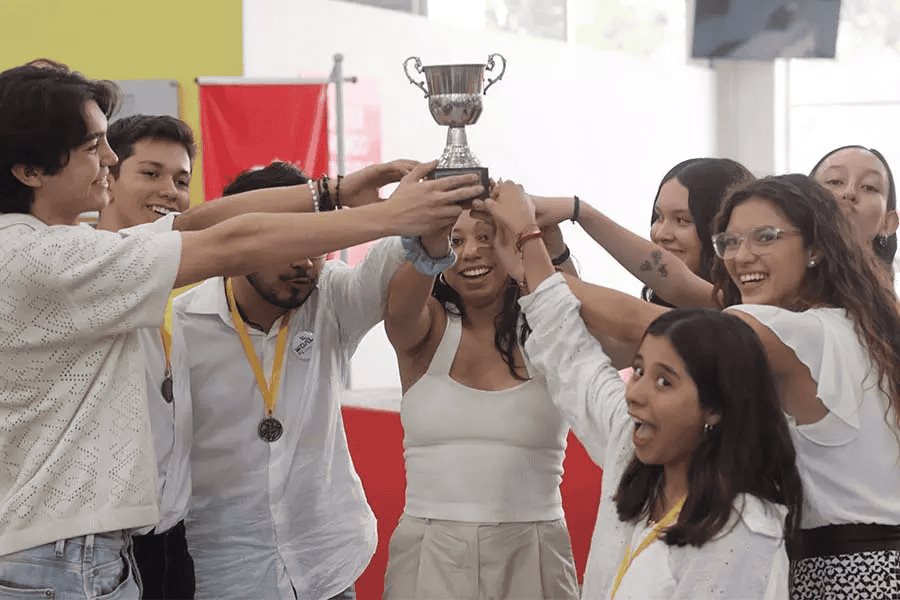 Estudiantes PrepTec ganan campeonato de debate Estudiantes PrepTec ganan campeonato de debate