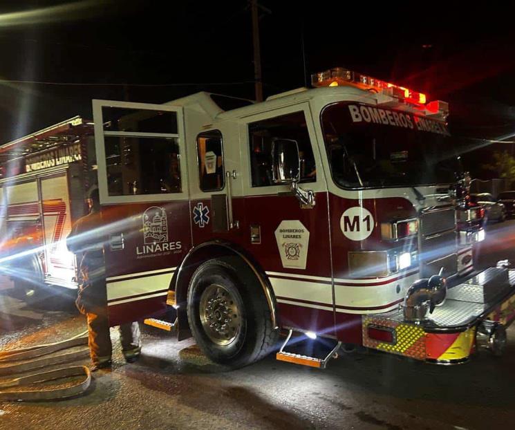 Arde vivienda en Linares