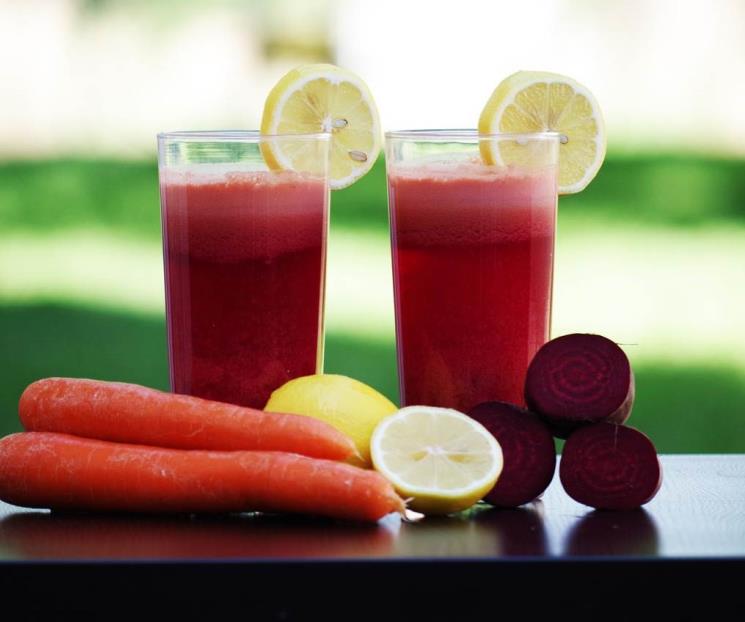 Jugo de betabel y zanahoria recomendado para personas con asma
