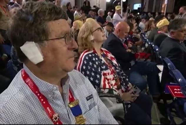 Vendarse las orejas: nueva moda en EU tras atentado contra Trump