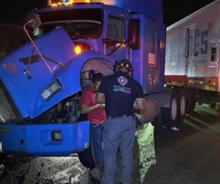 Chocan 2 traileres en La Nacional