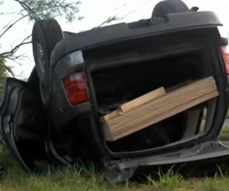 Deja volcadura cinco heridos en la Carretera Nacional