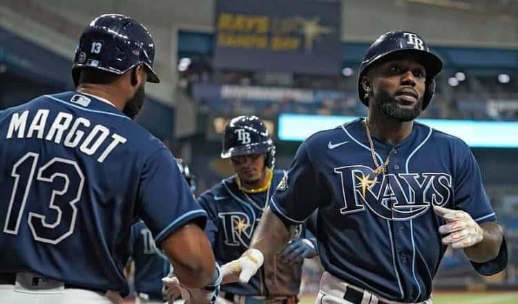 Arozarena y Paredes producen carreras para victoria de Rays