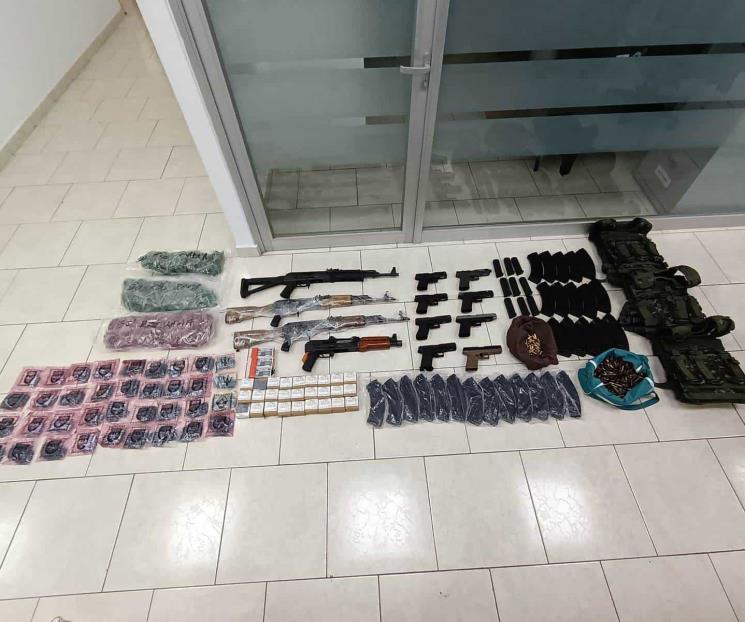 Decomisan arsenal y droga en San Nicolás