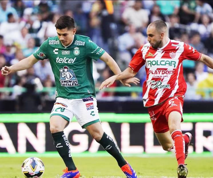 León Iguala con Necaxa
