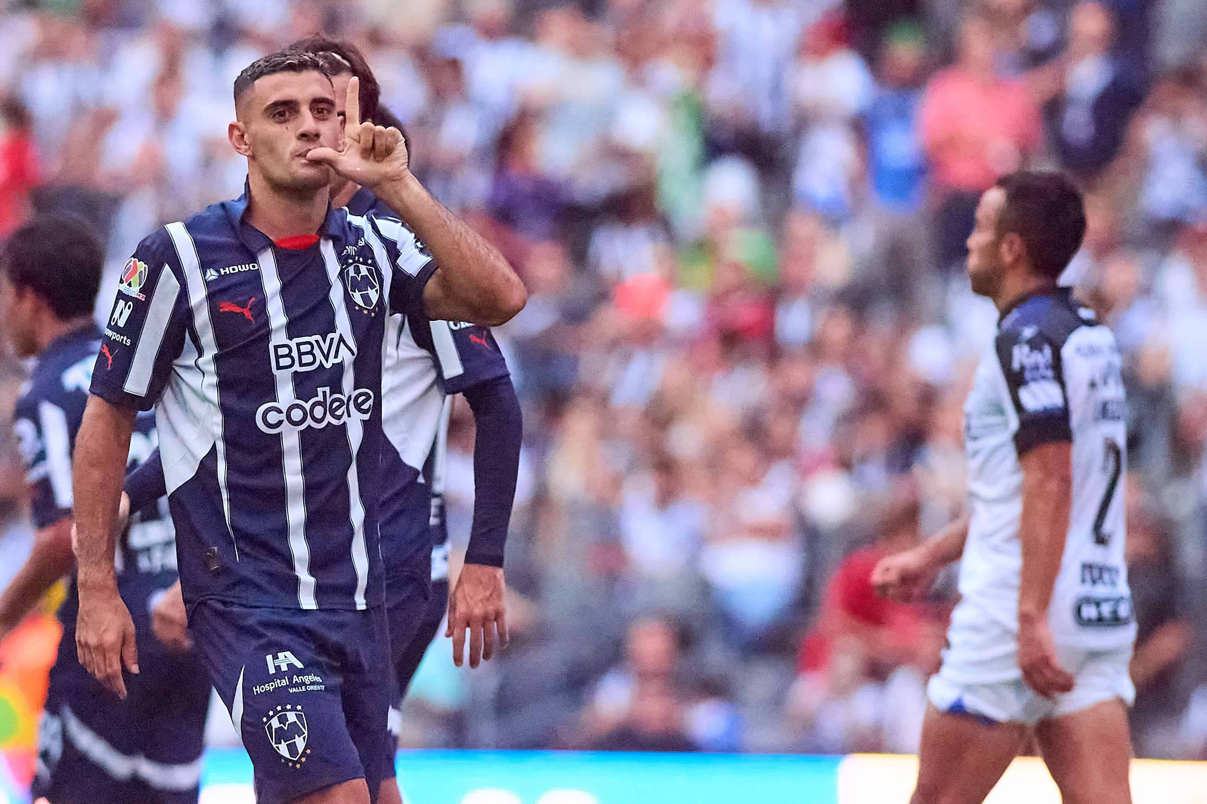 Germán Berterame abre el marcador.