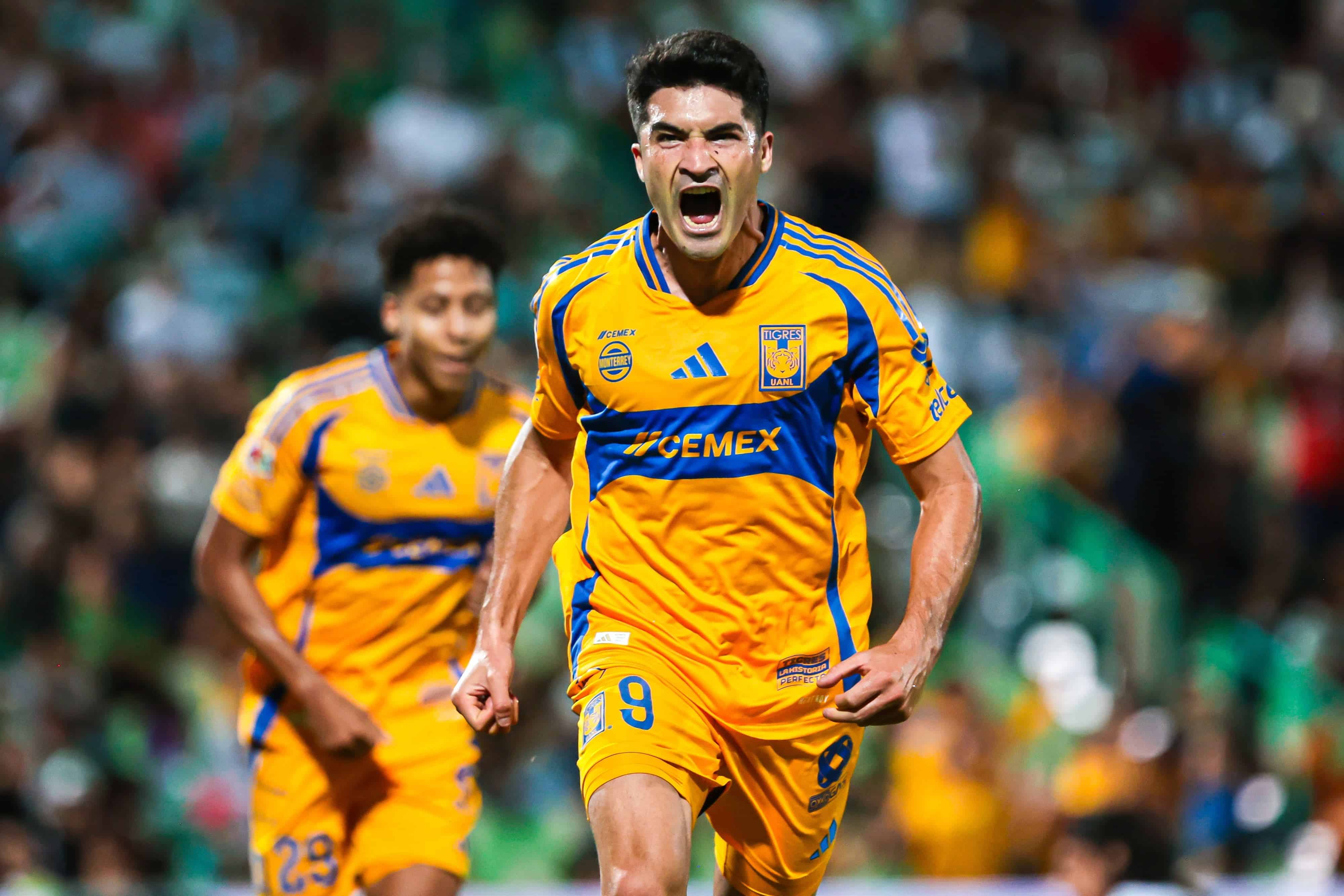 Nicolás Ibáñez hace el 3-0.