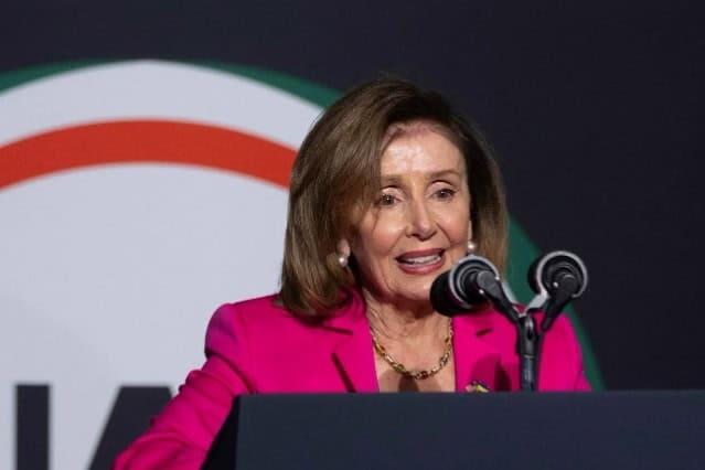 Nancy Pelosi expresa su respaldo a Kamala Harris como candidata