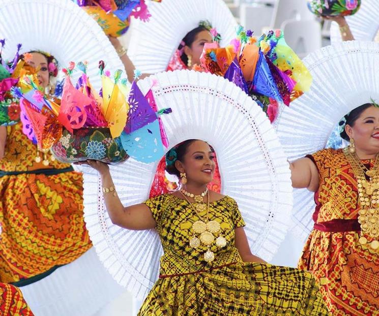 Al grito de ¡Viva Oaxaca!, arrancan las fiestas de la Guelaguetza