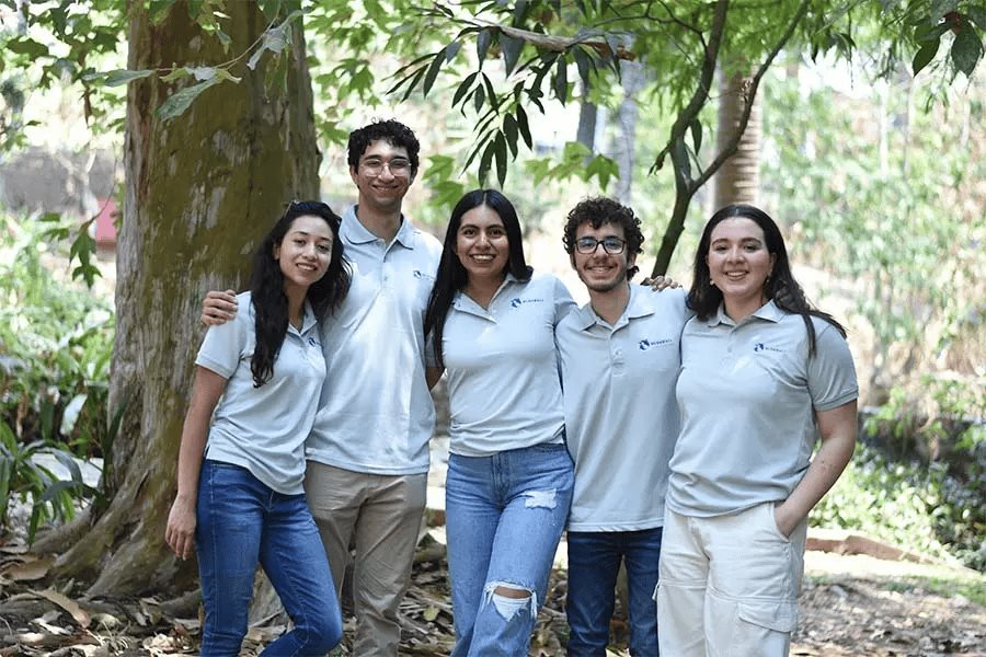 Proyecto Tec avanza en Hult Prize con robot tiburón que limpia ríos