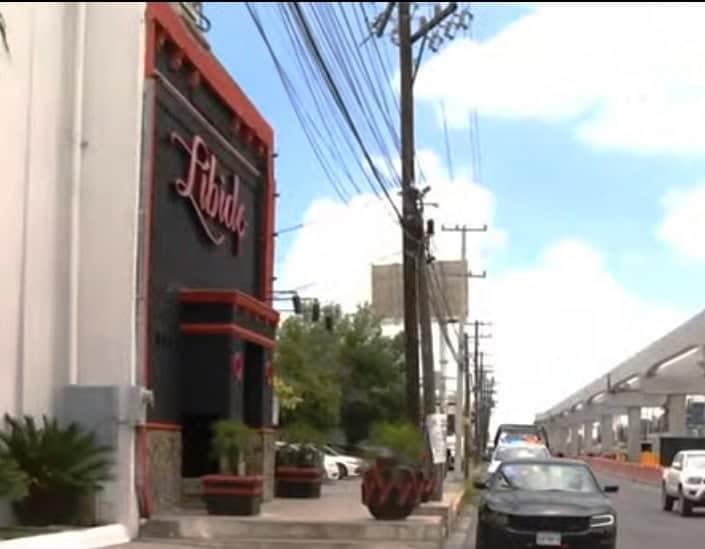Descubren arma de fuego en motel de Monterrey