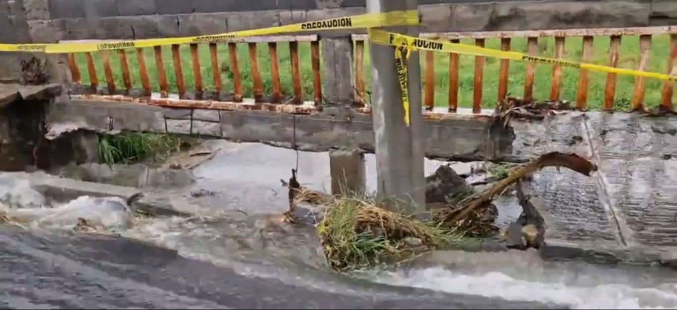 Elementos de Protección Civil del Estado y puestos de socorro, implementaron un operativo, para buscar a un hombre de la tercera edad, que presuntamente fue arrastrado por la corriente del agua que desciende del sector de Valle de Chipinque.
