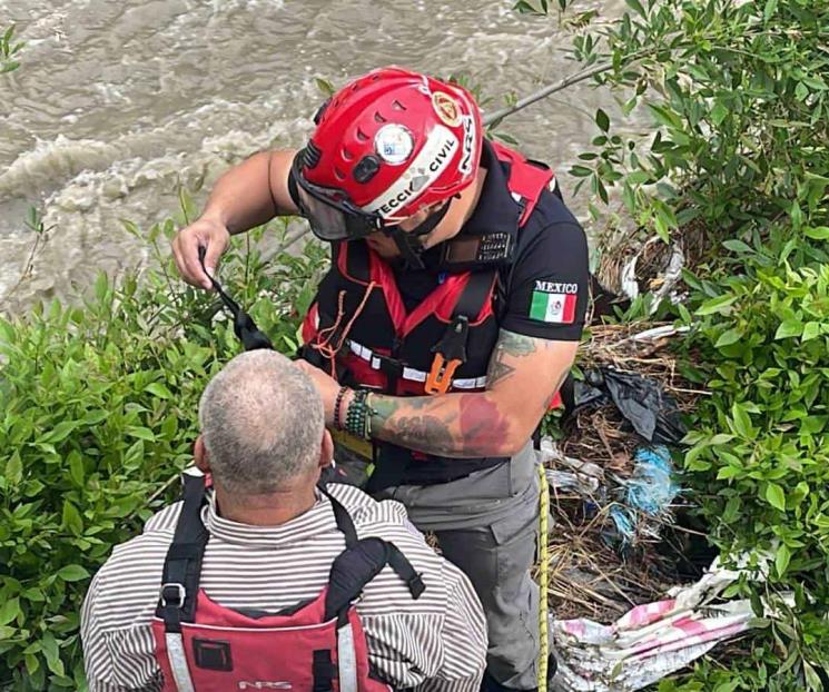 Rescatan a sujeto tras bañarse en el Arroyo Seco