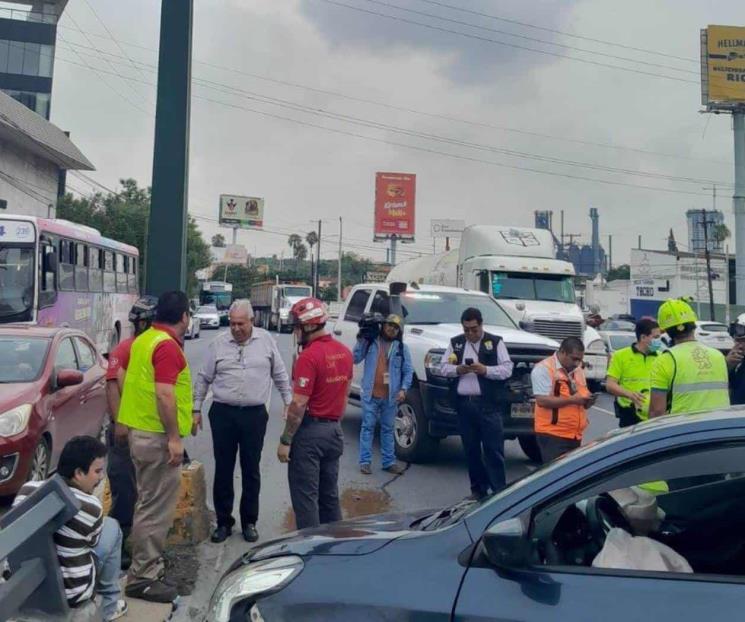 Sedán termina destrozado en Avenida Revolución
