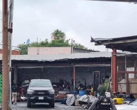 Capturan a dos en cateo y aseguran tres vehículos